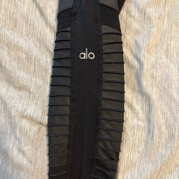 ALO Black Leggings - Picture 3 of 6